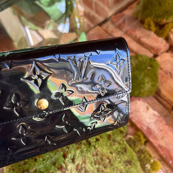 LOUIS VUITTON Sarah Bleu Infini Monogram Vernis Leather Wallet - Picture 10 of 13